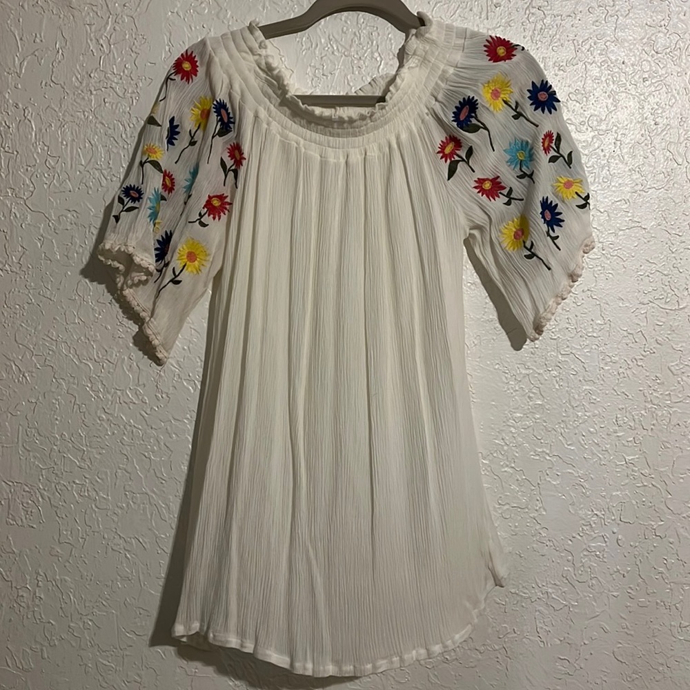 Women’s Lg Libe Mae Blouse with Floral Embroidery